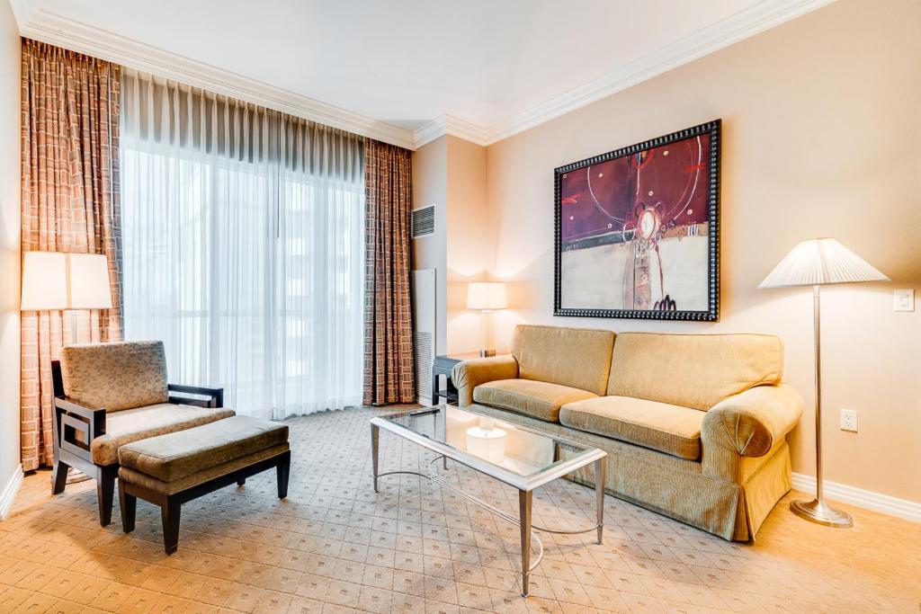 Elite 1BR Suite Strip View Balcony