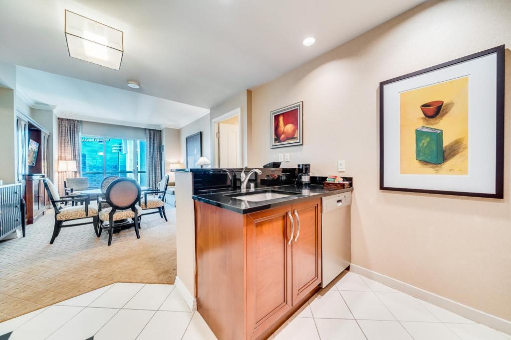 Elite 1BR Suite Strip View Balcony