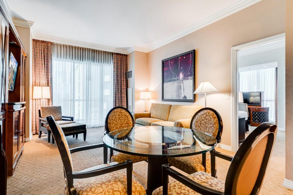 Elite 1BR Suite Strip View Balcony