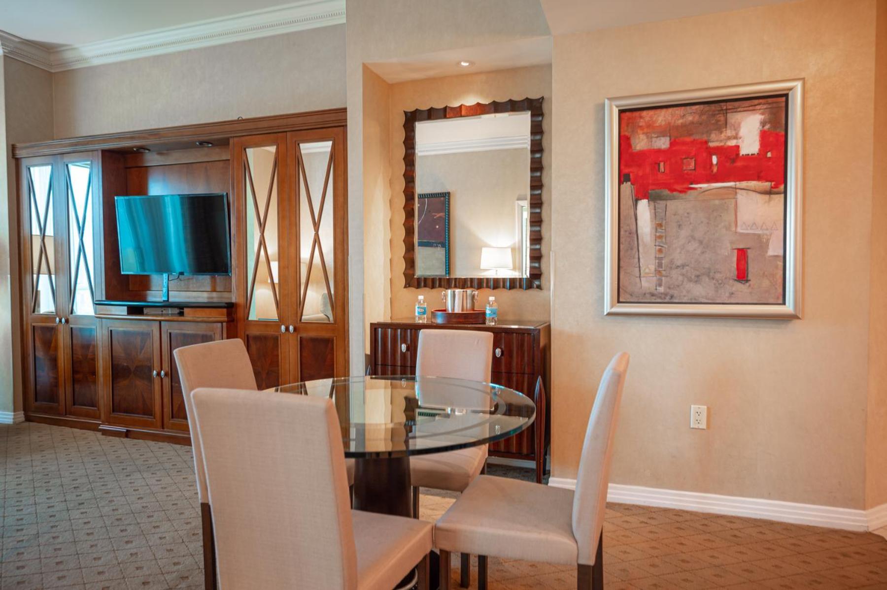 1BR Elite Penthouse Suite Mountain View Balcony
