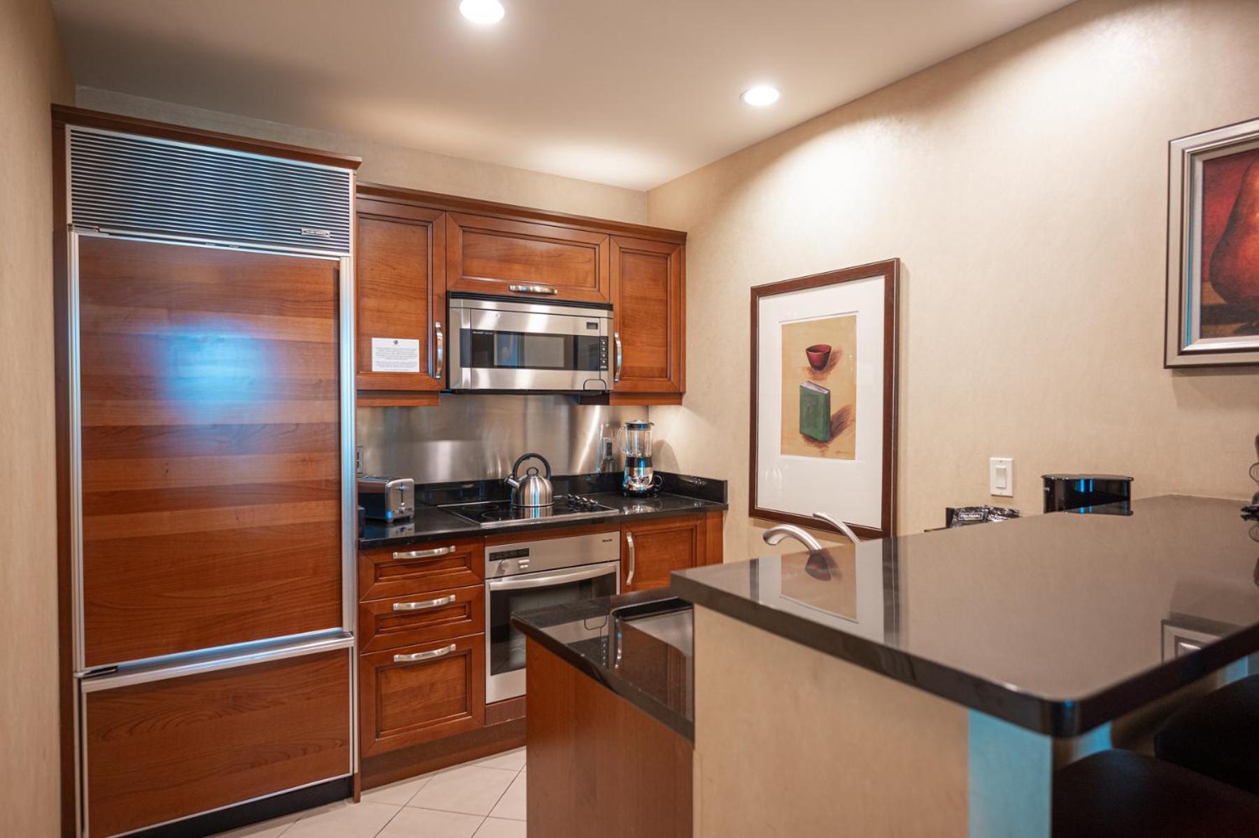 1BR Elite Penthouse Suite Mountain View Balcony