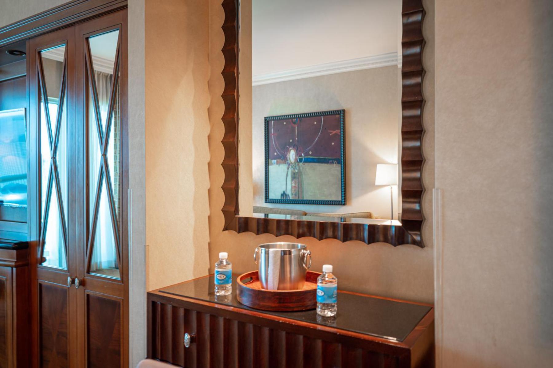 1BR Elite Penthouse Suite Mountain View Balcony