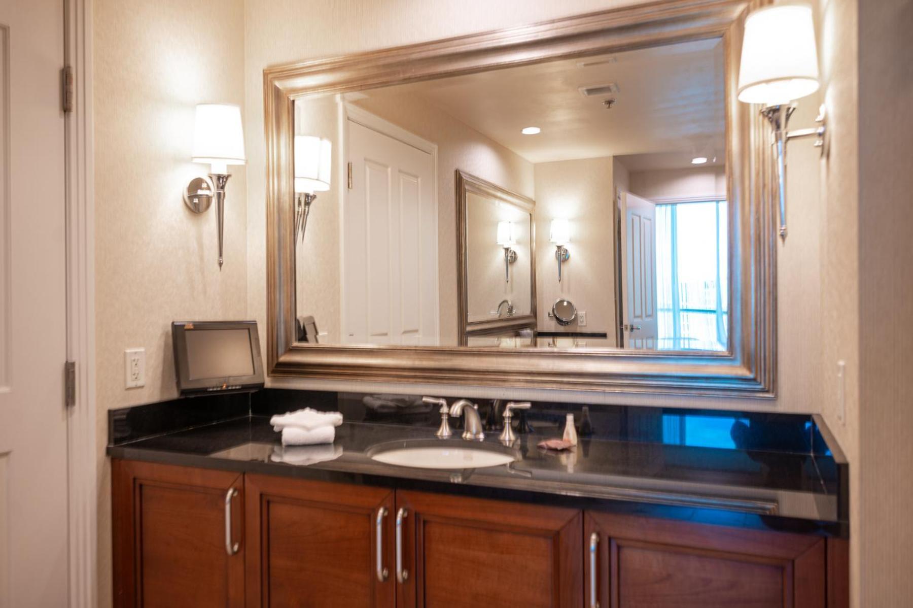 1BR Elite Penthouse Suite Mountain View Balcony