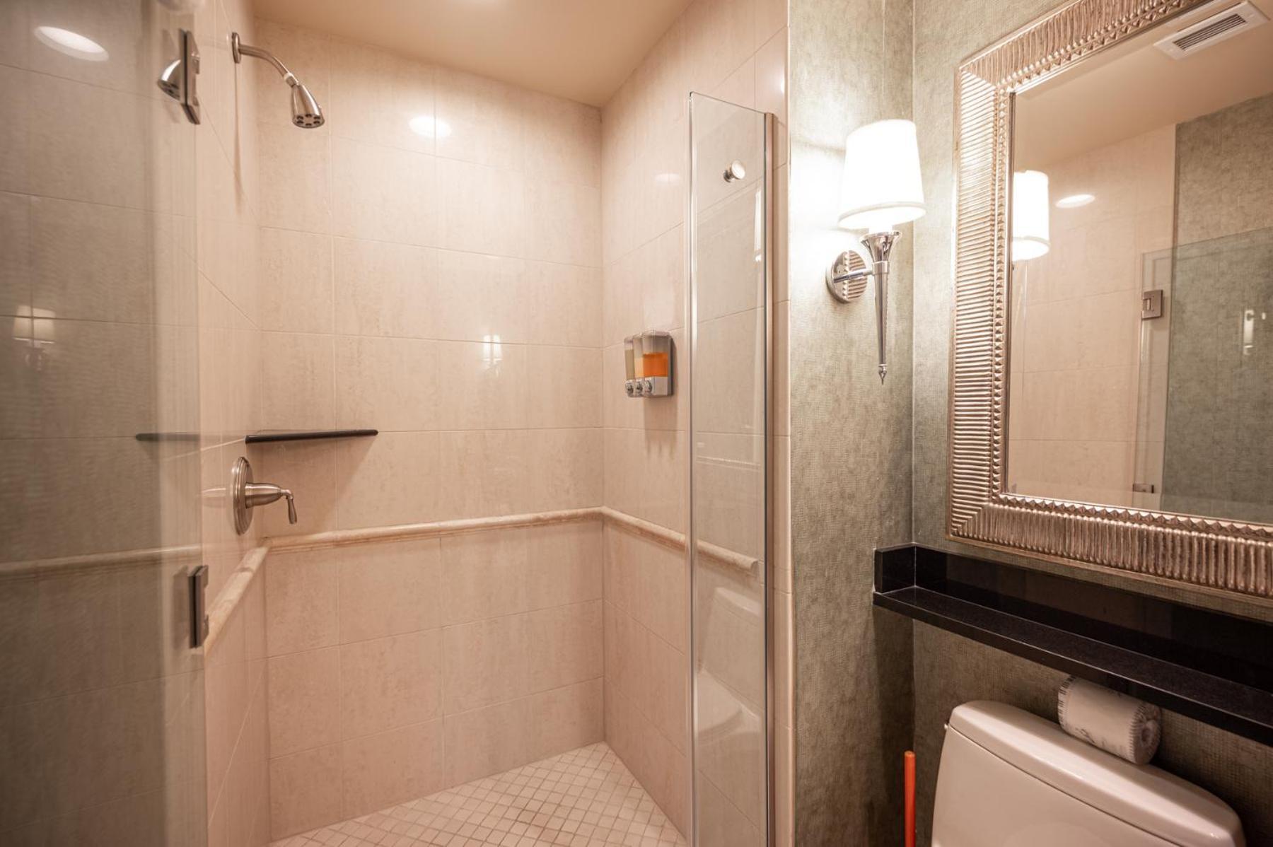 1BR Elite Penthouse Suite Mountain View Balcony