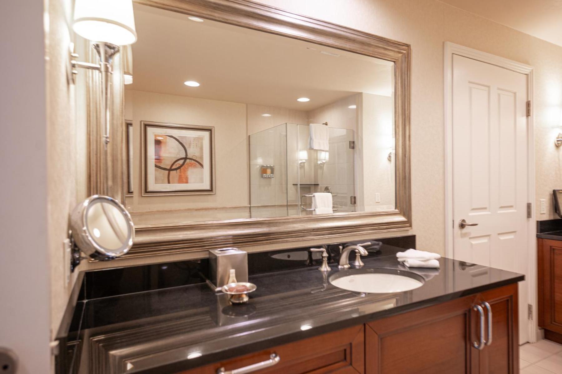 1BR Elite Penthouse Suite Mountain View Balcony