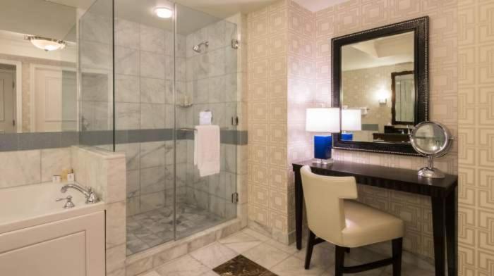 Augustus Executive Suite 1 King Bed 2 Queen Bedroom