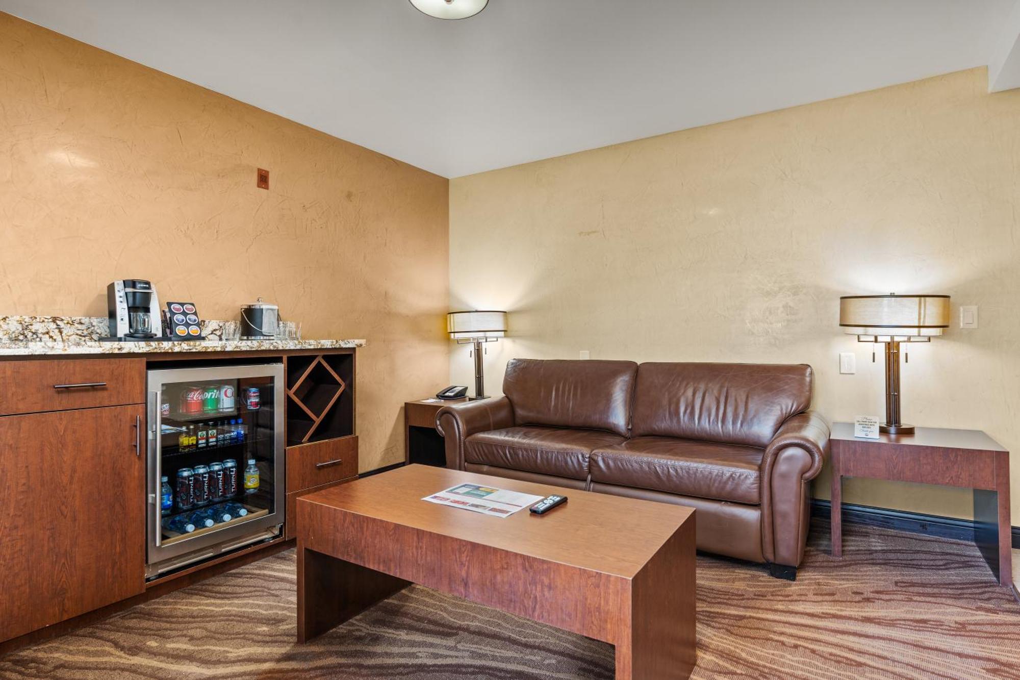 Queen Suite Non-Smoking
