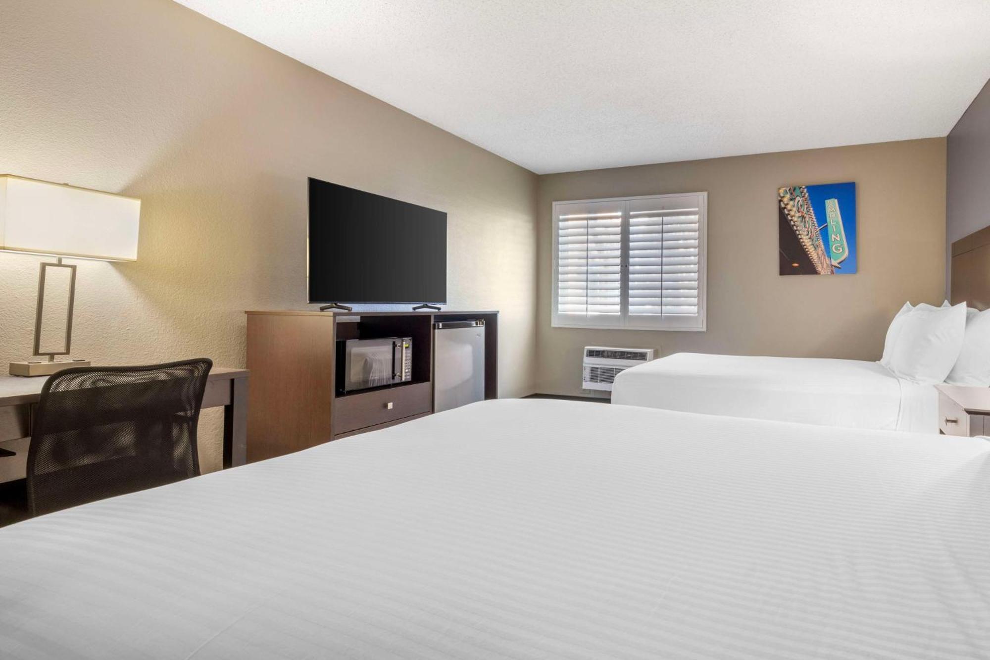 Queen Room Two Queen Beds Non-Smoking