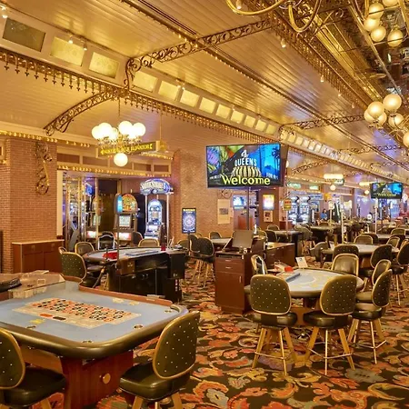 Downtown Las Vegas Beautiful Unit At 4 Queens Casino Fremont-2